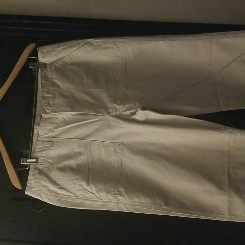 Women's Levi's Khaki Cuffed Pants with  Front and Back Pockets; Size 31